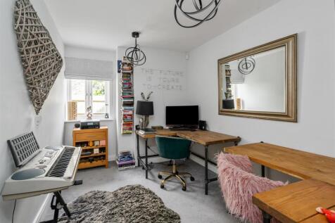 9 Aylesbury Court_15.jpg