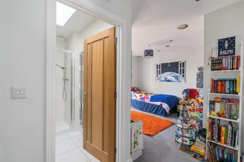 9 Aylesbury Court_42.jpg