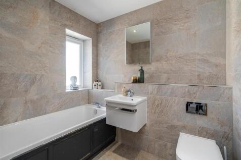 9 Aylesbury Court_44.jpg