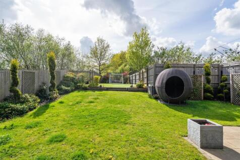 9 Aylesbury Court_52.jpg