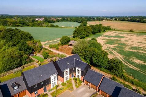 9 Aylesbury Court_2.jpg