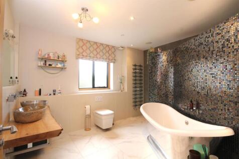 master ensuite.jpg