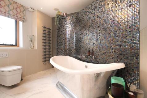 en suite bath.jpg