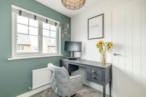Bedroom 4 / study