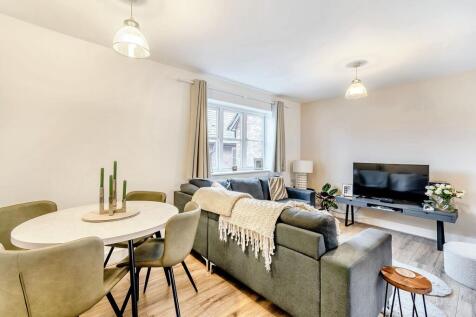 Lounge/dining area
