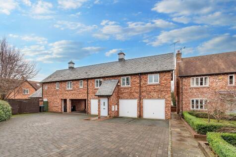 Courtyard to rear of development