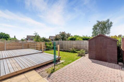 Patio to rear