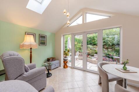 sitting/dining room