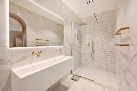 Principle Ensuite Bathroom