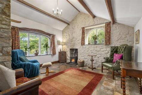 Main House Sitting