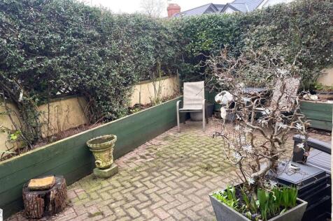 Side Courtyard Garden
