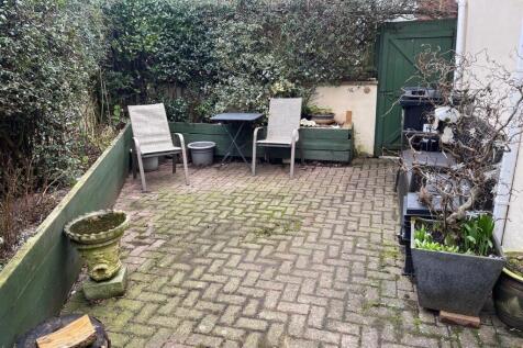Side Courtyard Garden
