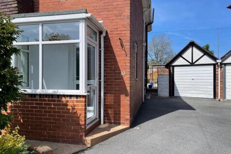 Entrance Porch/Garage