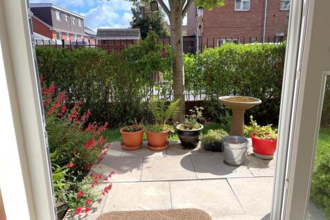 Patio/Communal Grounds