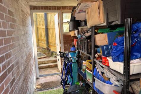 Outhouse (gives garden access)