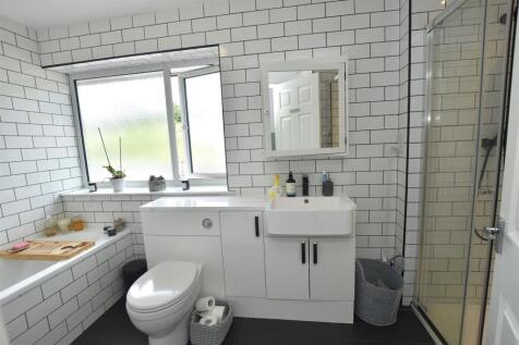 Bath/Shower Room