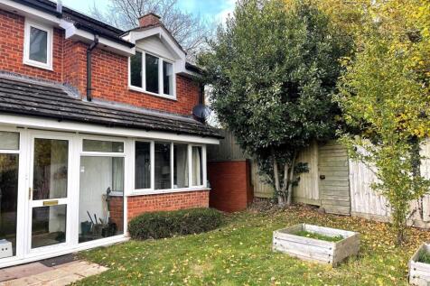 Garden Frontage &amp; Private Gate