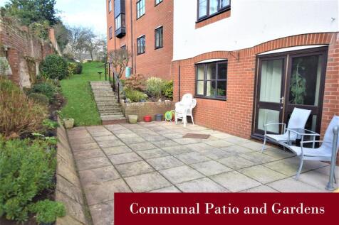 Communal Patio & Grounds