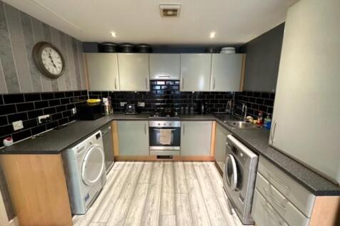 LIVING/KITCHEN