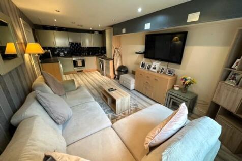 LIVING/KITCHEN