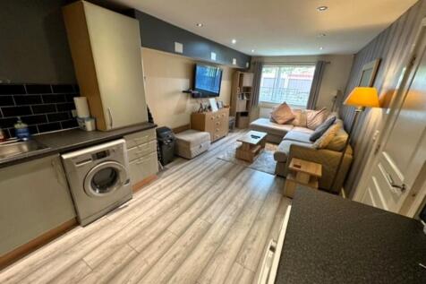 LIVING/KITCHEN