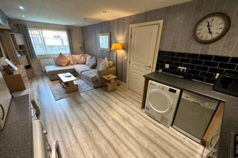 LIVING/KITCHEN