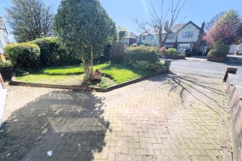 DRIVEWAY/FRONT GA...