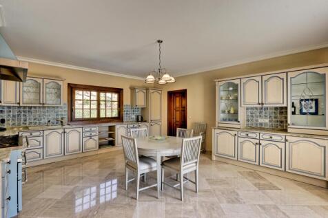 Villa for sale in th