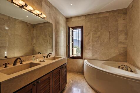 Villa for sale in th