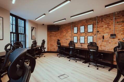 Queen Suite 2.jpg