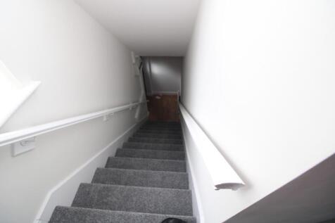Staircase to living 