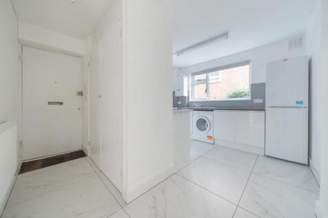 Hallway / Kitchen
