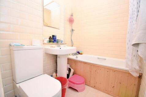 ad23a286-bathroom