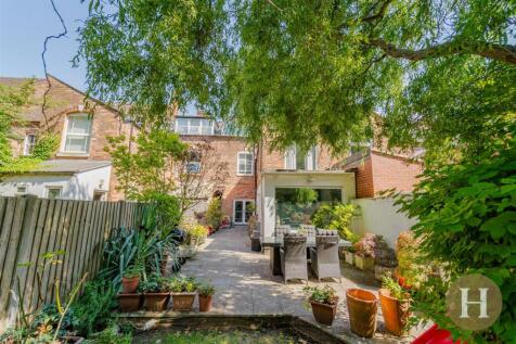 Hadleigh Estate Agents-70.jpg