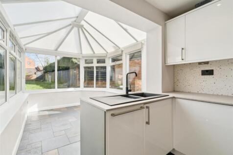 Garden/Dining Room