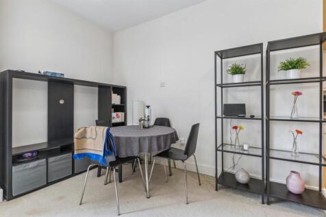 Sitting/Dining Room