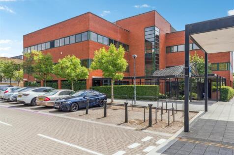 426 Charter House, Avebury Boulevard