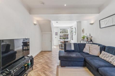 Sitting/Dining Room