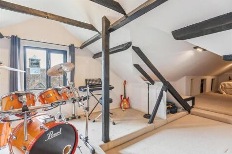 LOFT ROOM