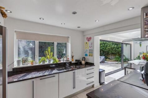 Kitchen / Dining