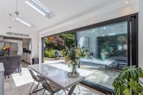 Kitchen / Dining