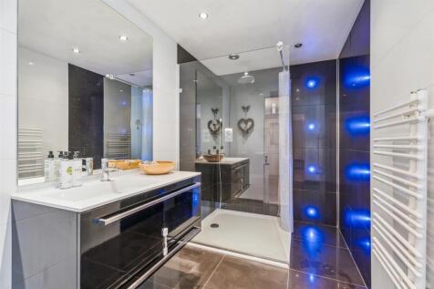 Bedroom One Ensuite/Dressing Room