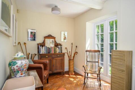 Entrance Hall/ Snug area