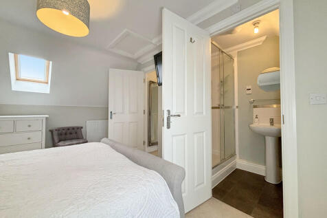 Master Bedroom - ...