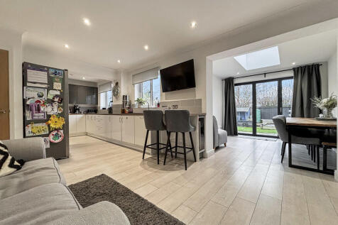 Kitchen/Family Ro...