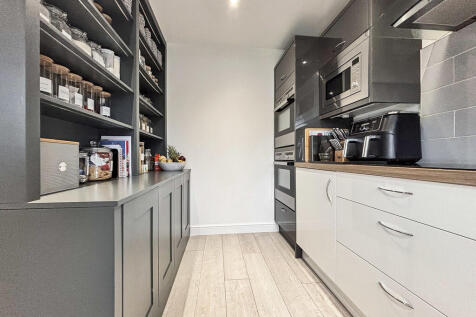Kitchen/Family Ro...