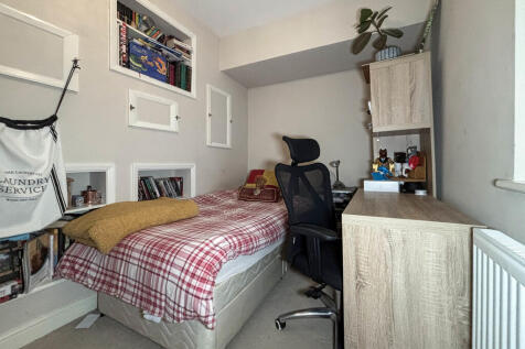 Bedroom 5/Study