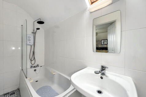 Master Bedroom En...