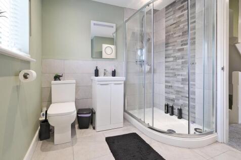 1st Floor Bathroom