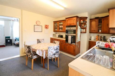 Kitchen 2.jpg